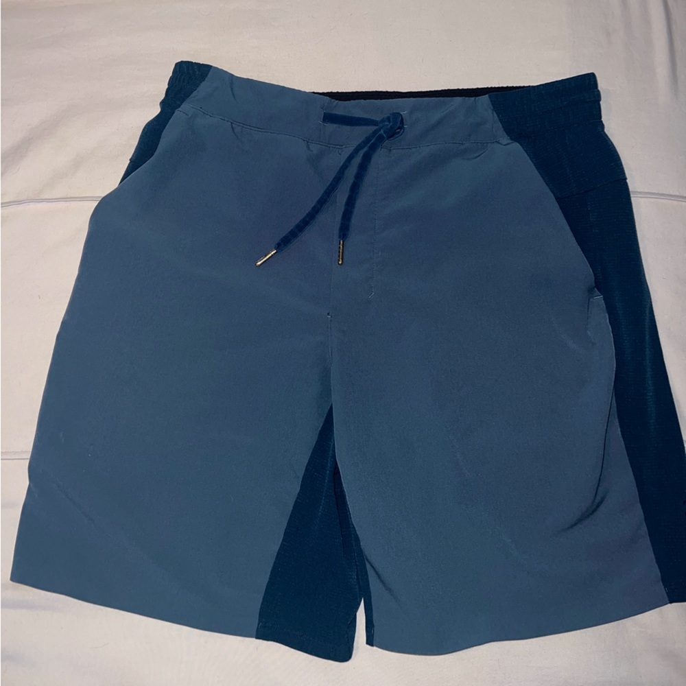 Men’s L Blue Lululemon Shorts